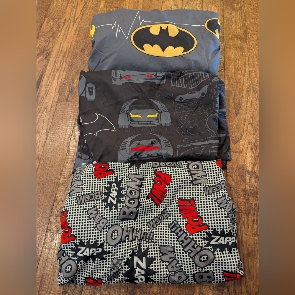Batman linens Twin size, 2 flat 1 fitted polyester, includes Small batman plush